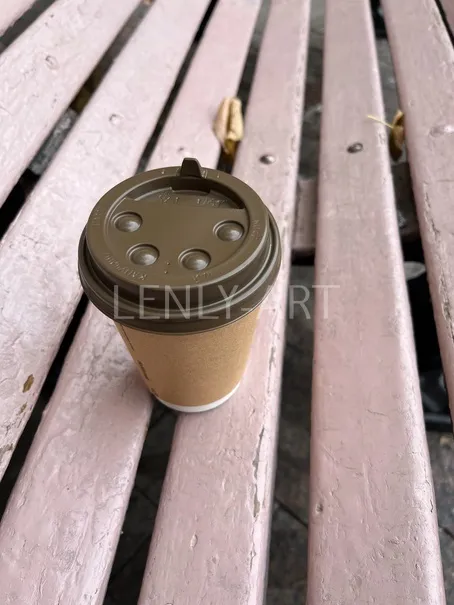 Кофе на скамейке