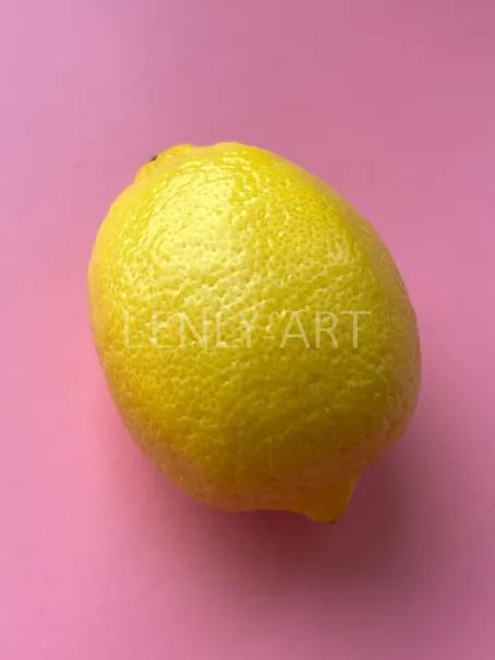 Лимон на розовом фоне #495