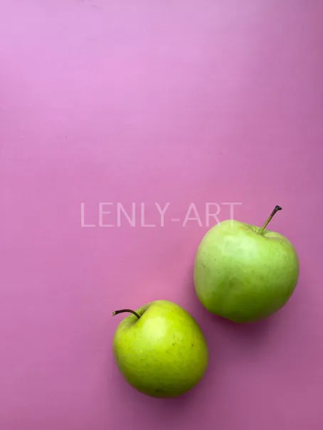 Два яблока на розовом фоне #500