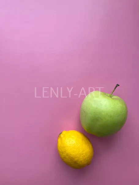 Яблоко и лимон на розовом фоне #501
