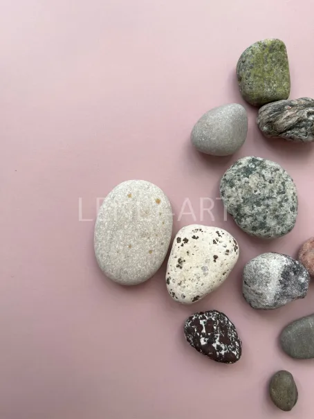 Розовый фон с камнями #934